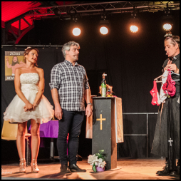 Vous pouvez embrasser la mariée