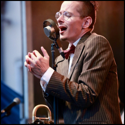 Jujubees swing combo